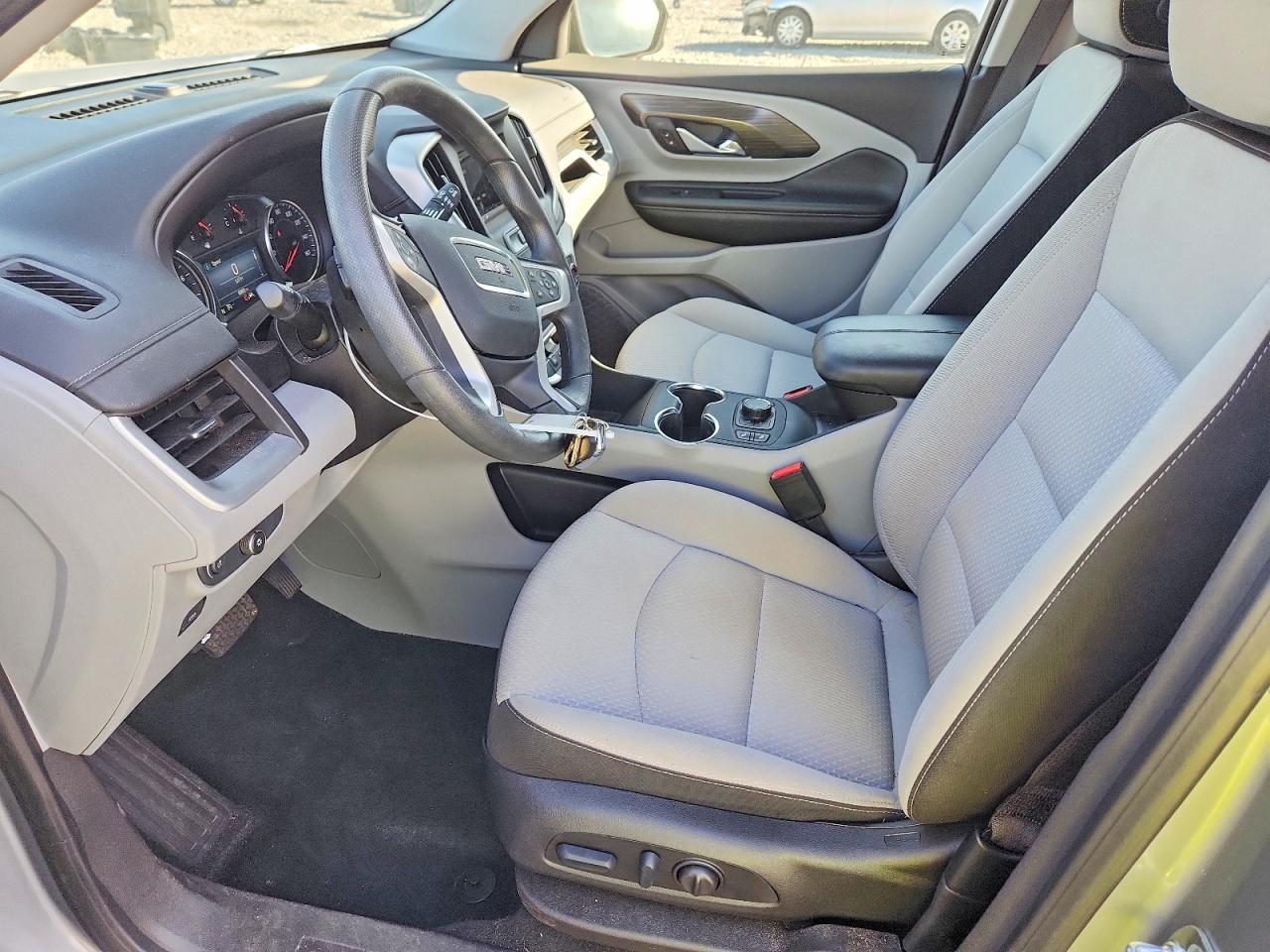 2024 GMC TERRAIN SLE photo 13