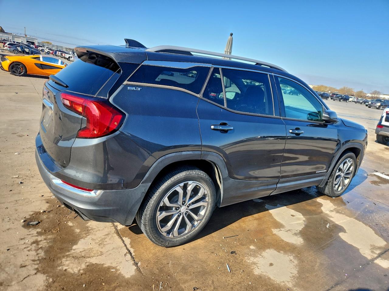 2018 GMC TERRAIN SLT photo 3