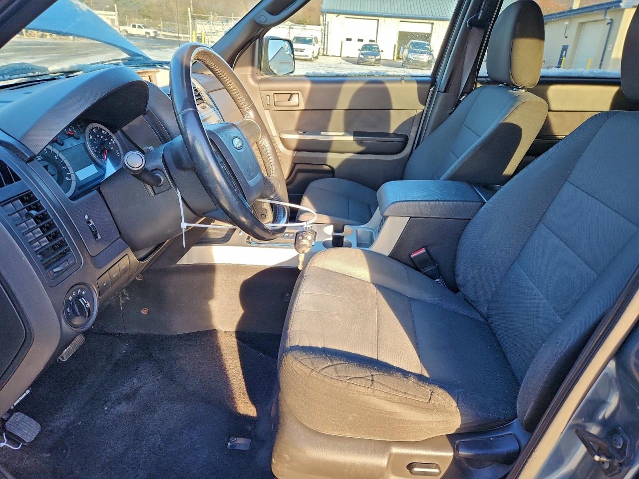 2010 FORD ESCAPE XLT photo 13