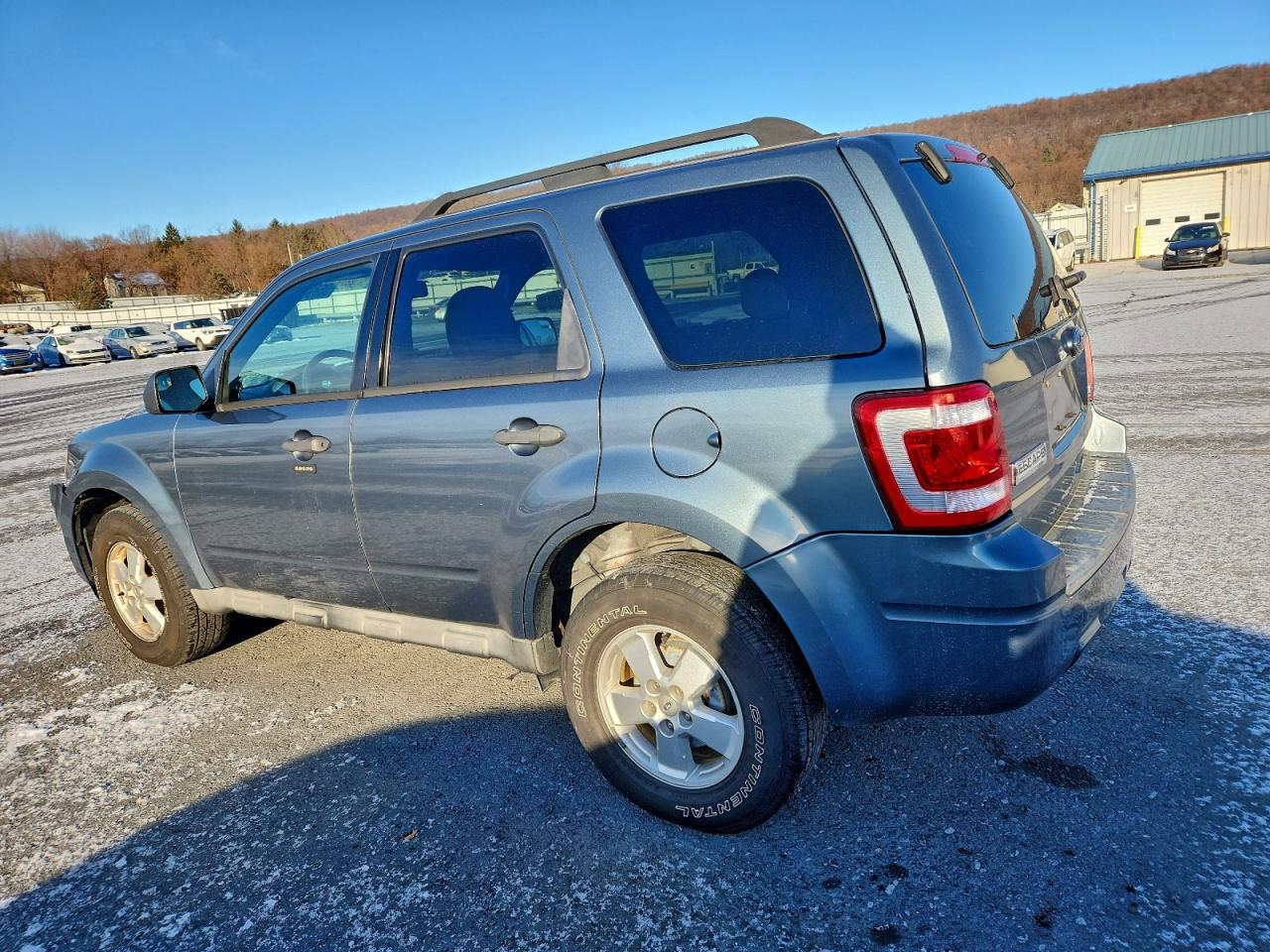 2010 FORD ESCAPE XLT photo 3