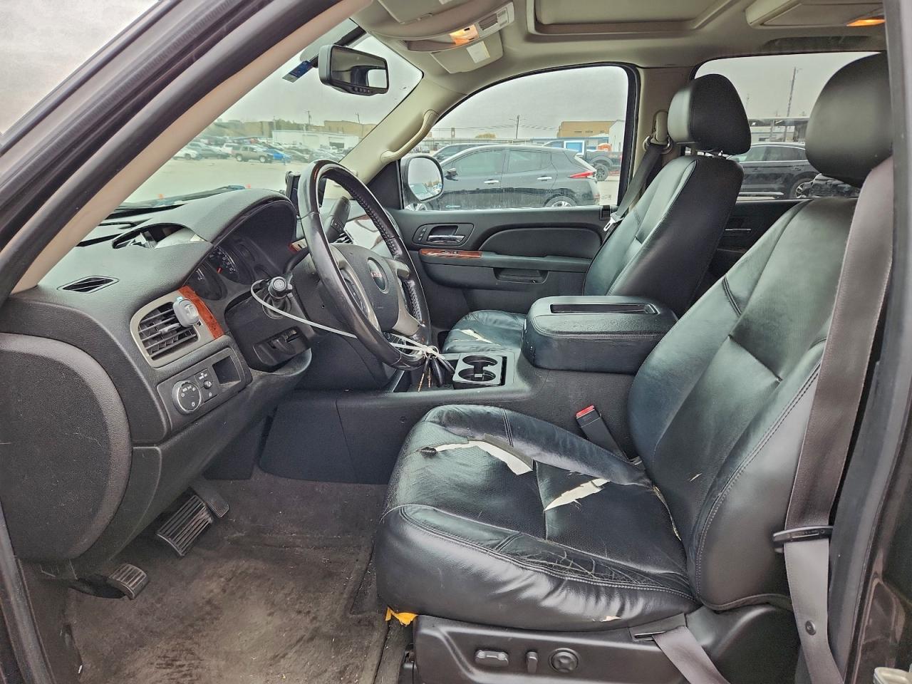 2010 GMC YUKON XL C1500 SLT photo 13