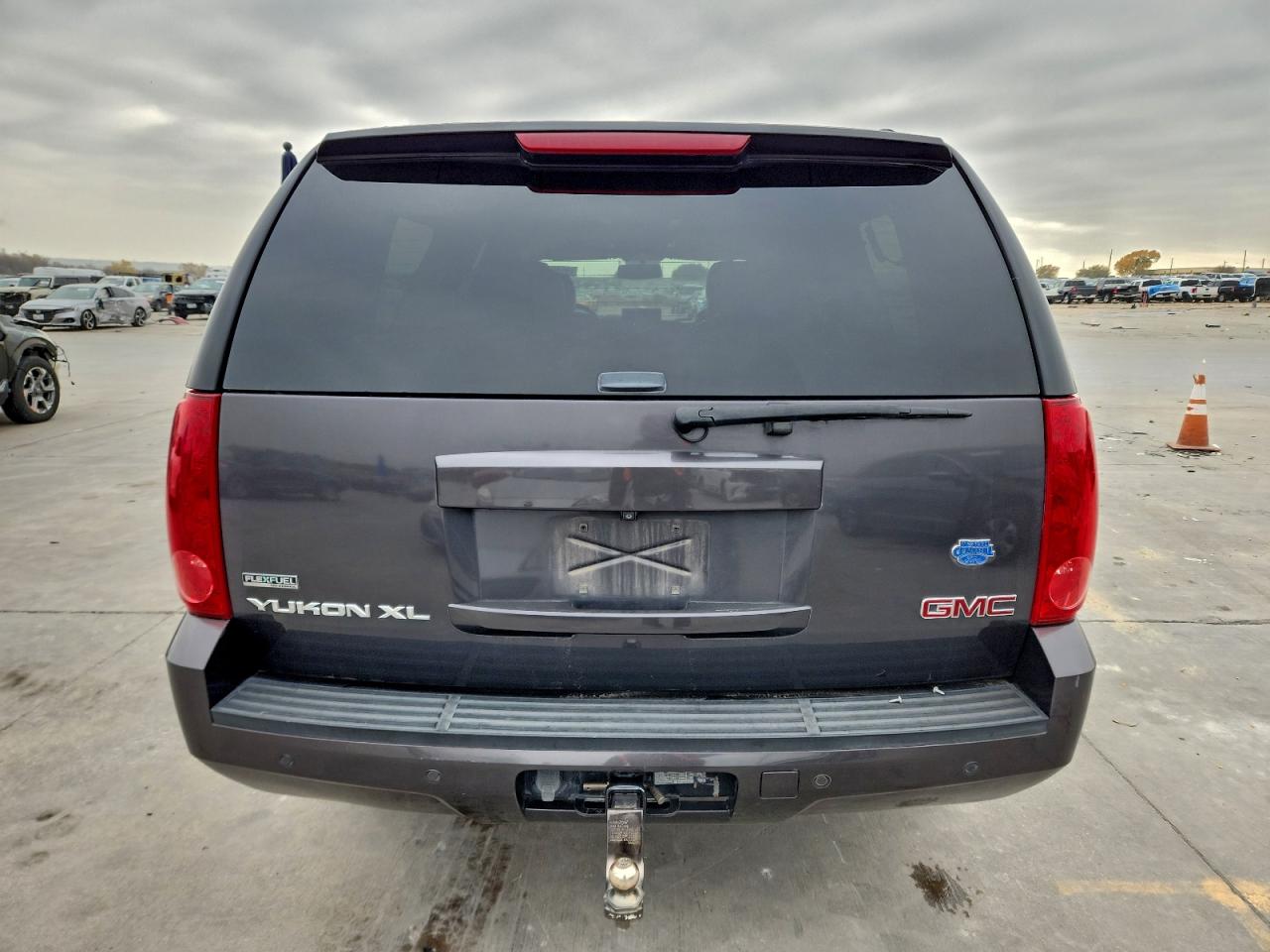 2010 GMC YUKON XL C1500 SLT photo 11