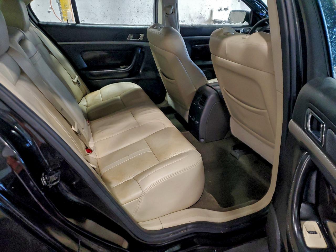 2014 LINCOLN MKS photo 10