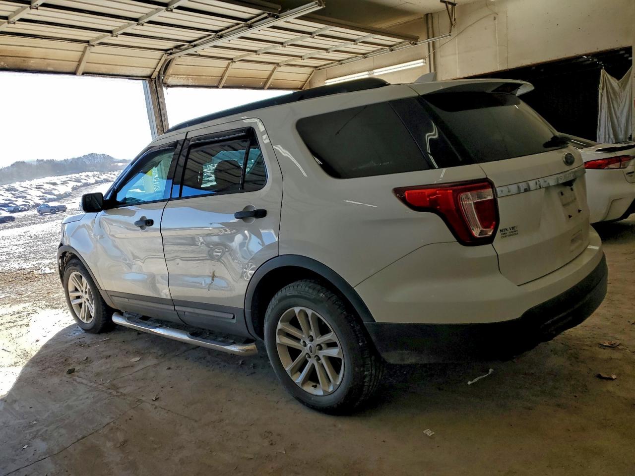 2017 FORD EXPLORER photo 2