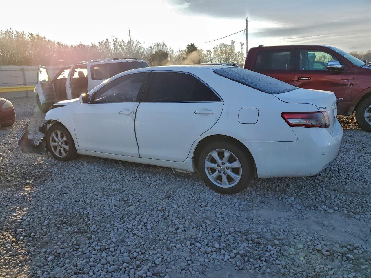 2011 TOYOTA CAMRY BASE photo 3