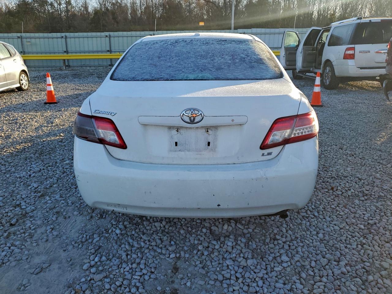 2011 TOYOTA CAMRY BASE photo 11
