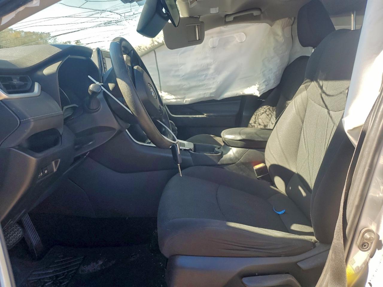 2019 TOYOTA RAV4 LE photo 13