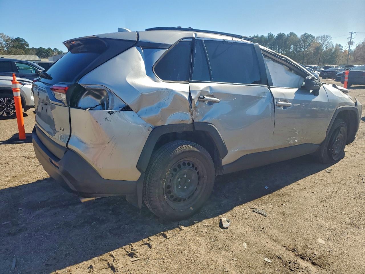 2019 TOYOTA RAV4 LE photo 5