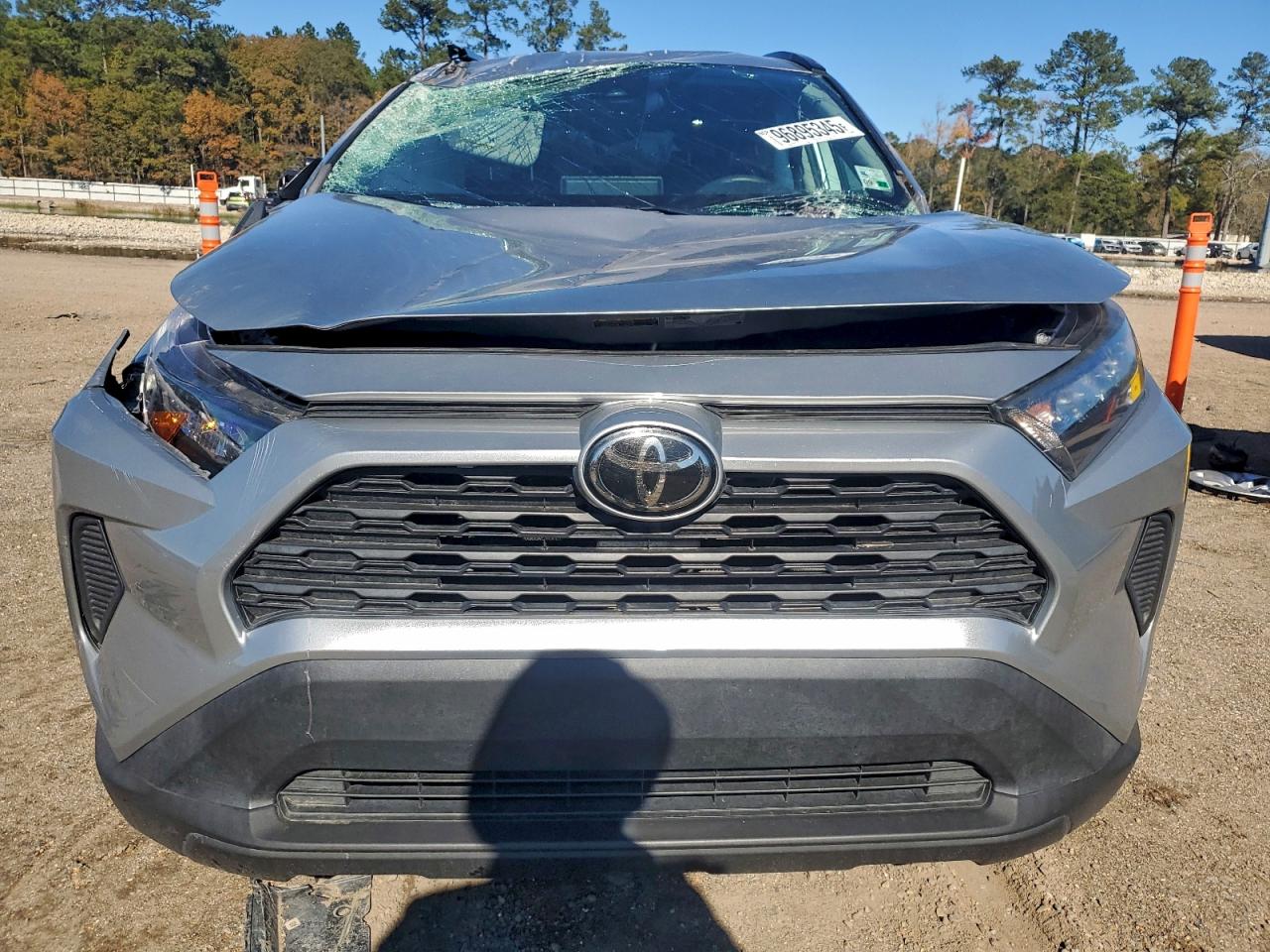 2019 TOYOTA RAV4 LE photo 9