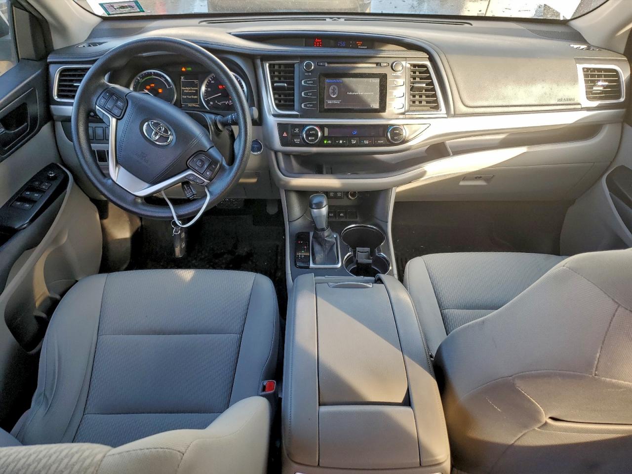 2017 TOYOTA HIGHLANDER HYBRID photo 8