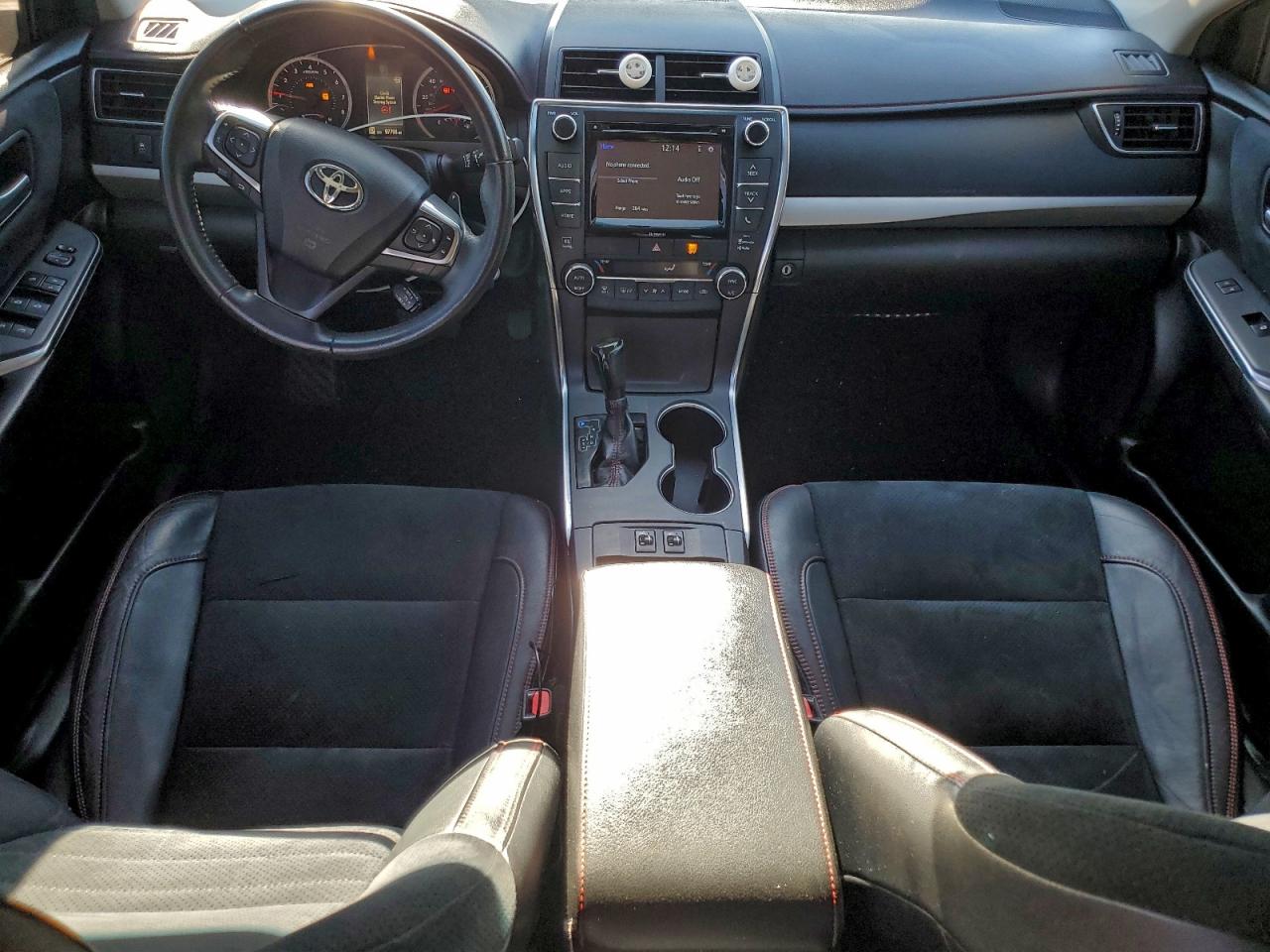 2017 TOYOTA CAMRY LE photo 8