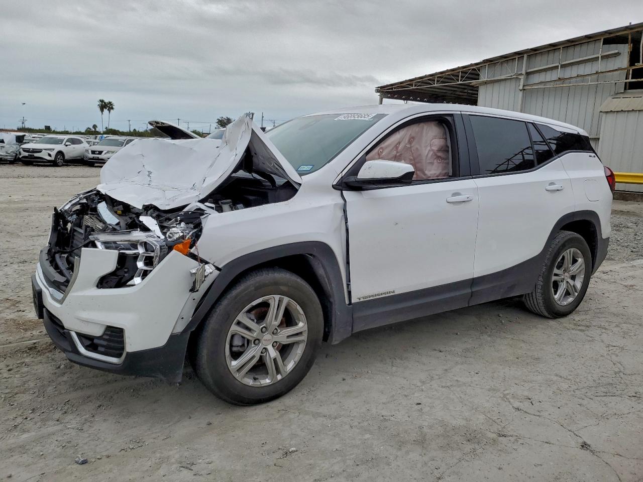 2024 GMC TERRAIN SLE photo 2