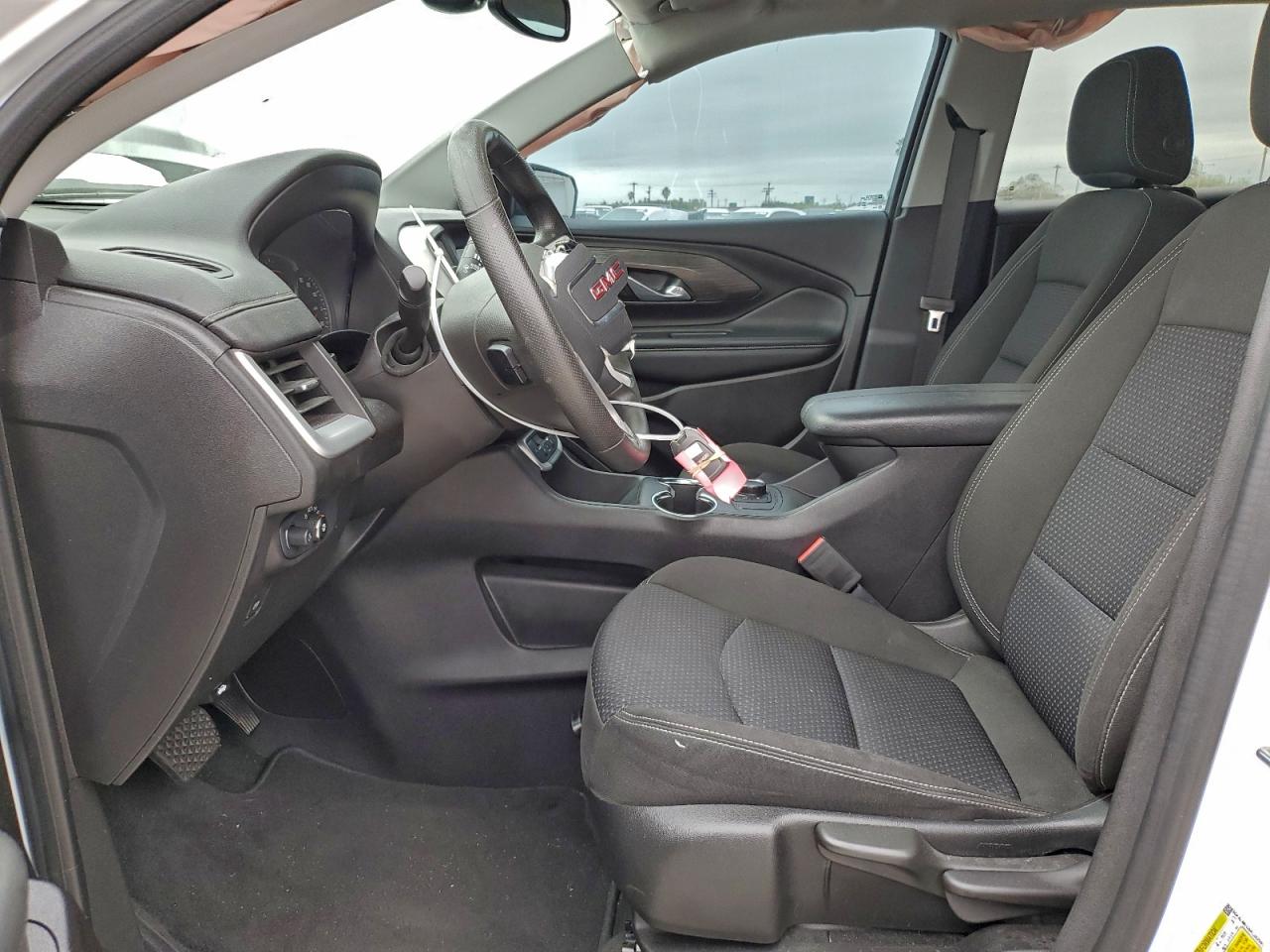 2024 GMC TERRAIN SLE photo 13