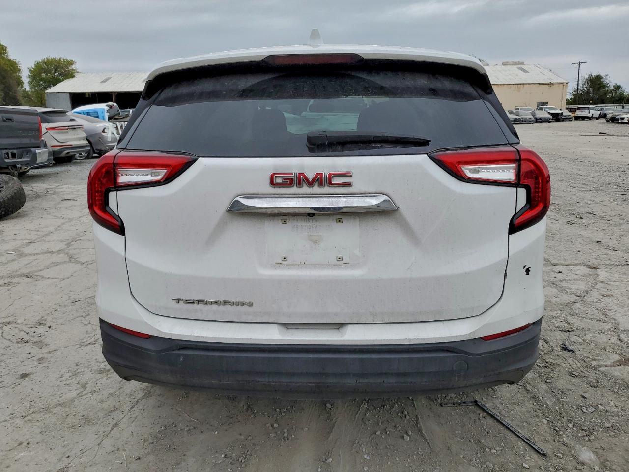 2024 GMC TERRAIN SLE photo 11