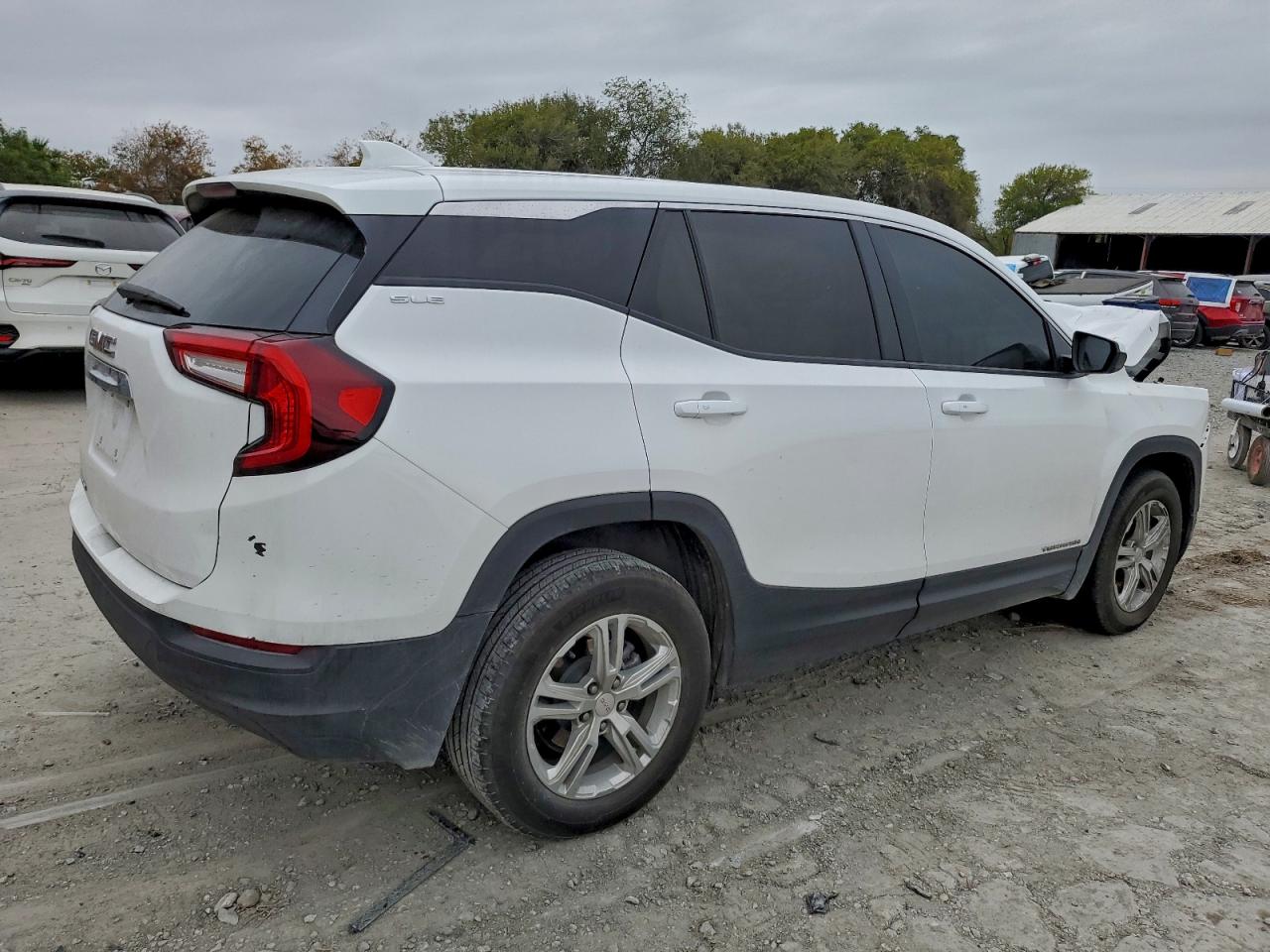 2024 GMC TERRAIN SLE photo 5