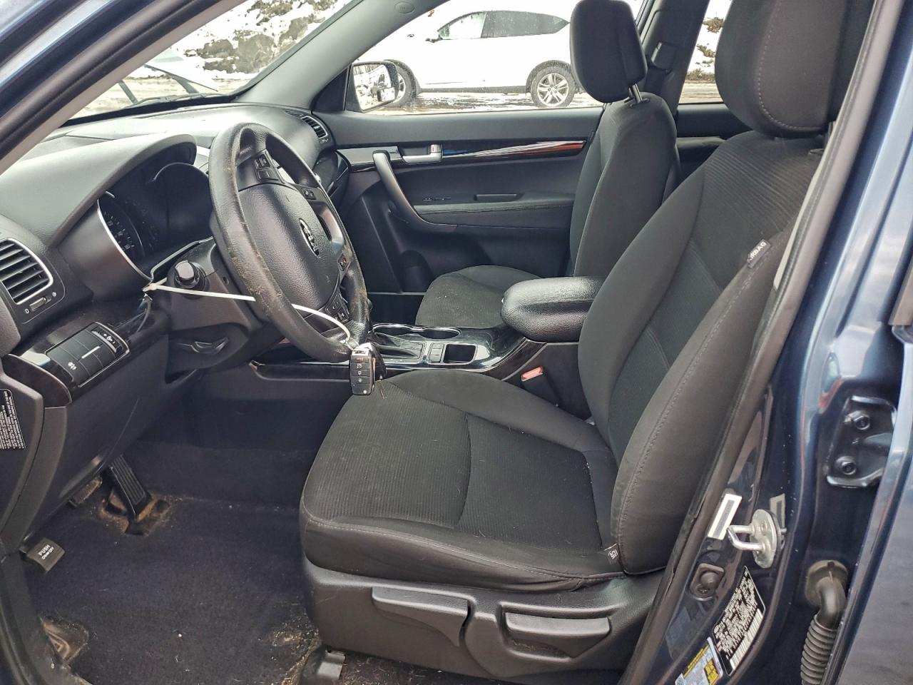 2015 KIA SORENTO LX photo 13