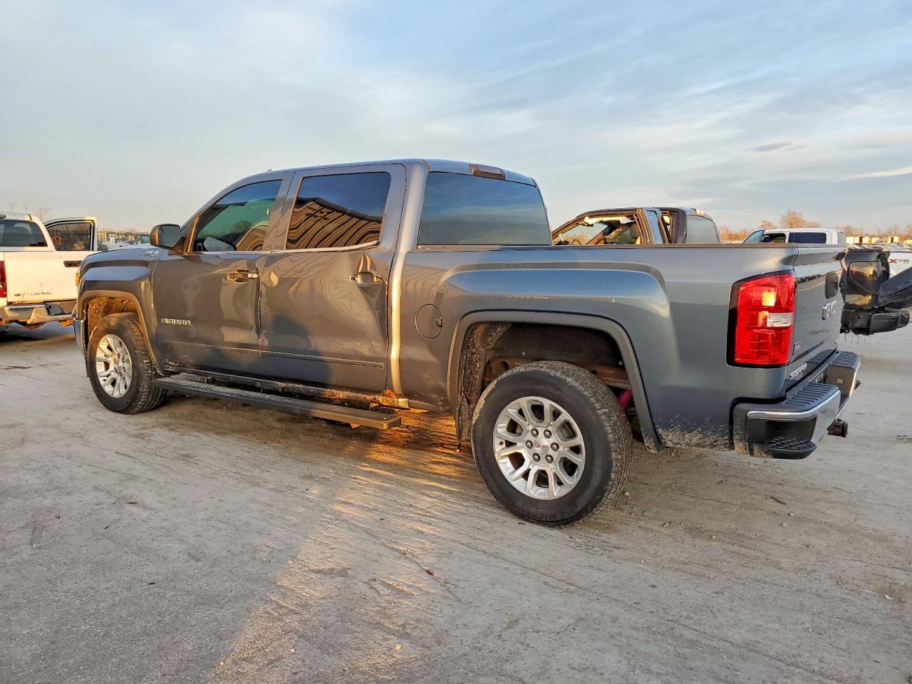 2014 GMC SIERRA K1500 SLE photo 3