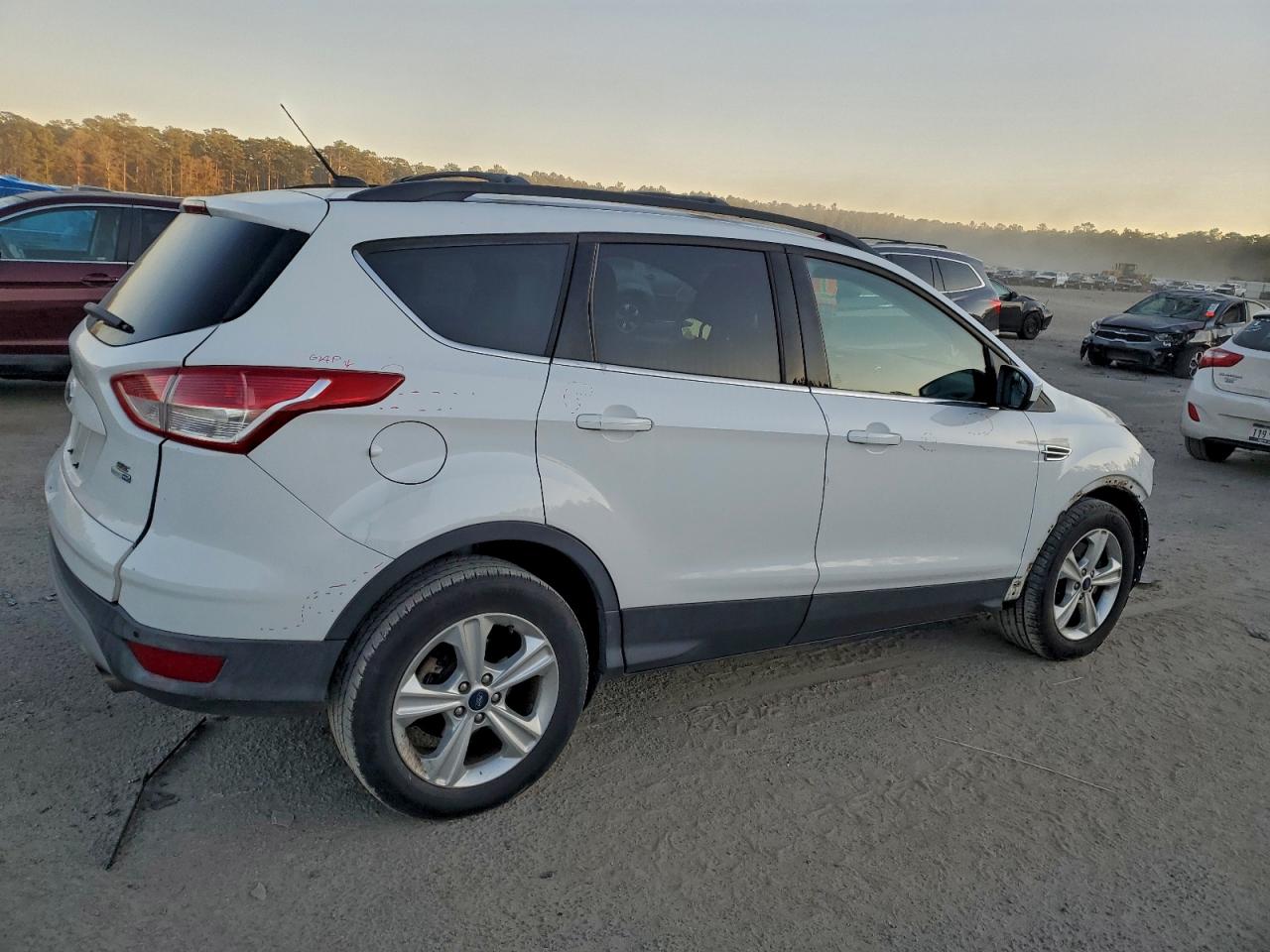 2015 FORD ESCAPE SE photo 5