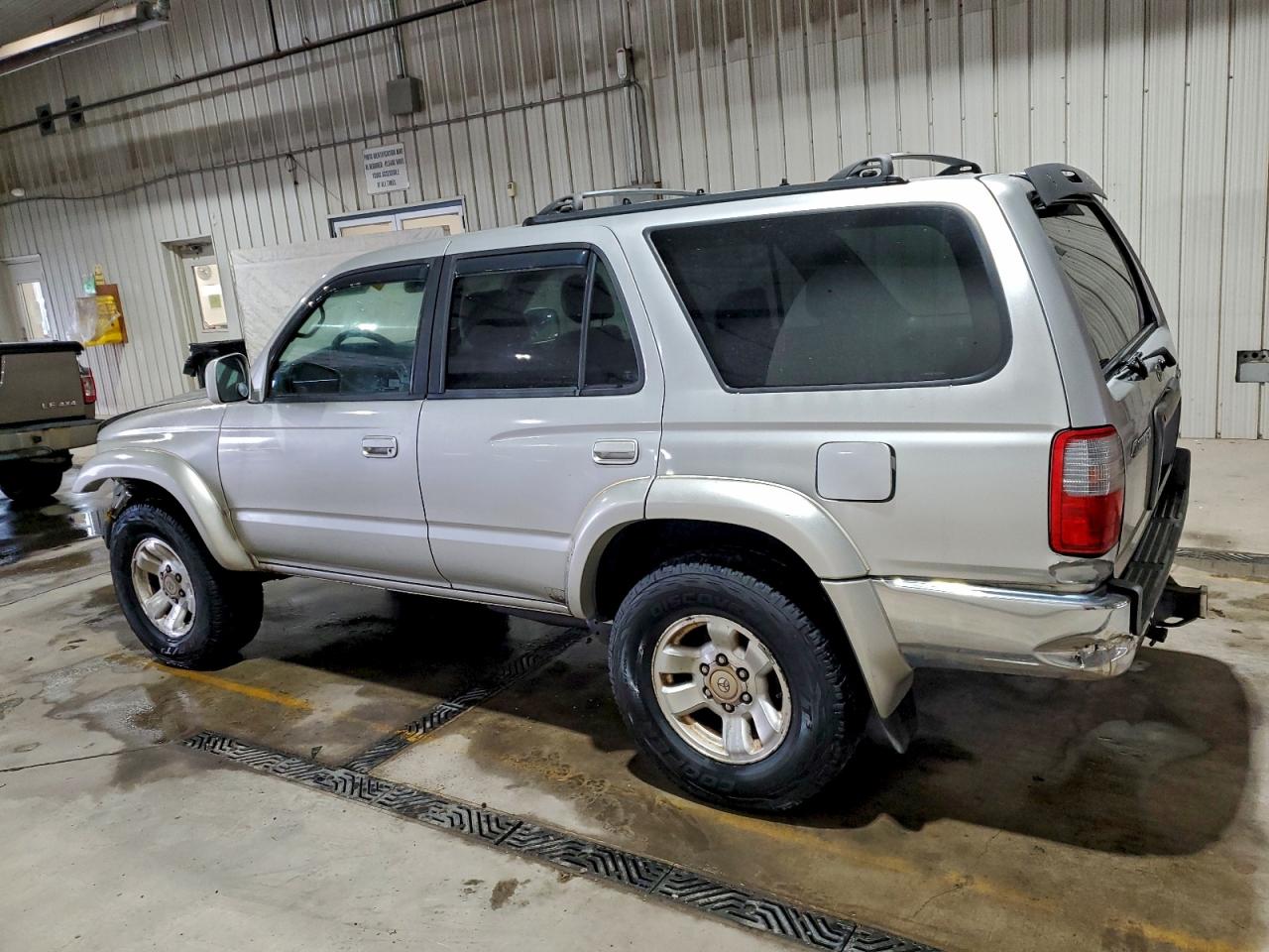2000 TOYOTA 4RUNNER SR5 photo 3