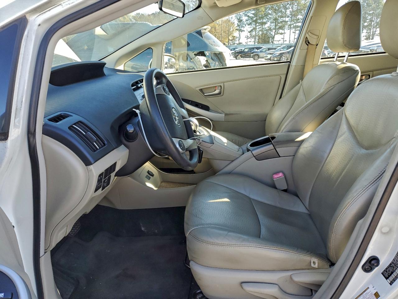 2013 TOYOTA PRIUS photo 13