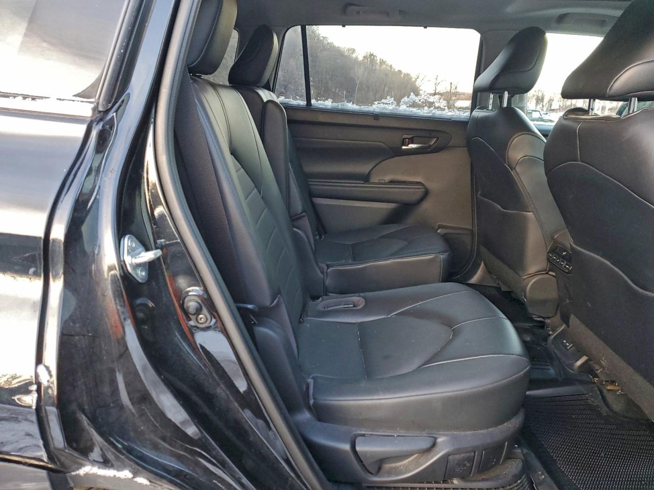2022 TOYOTA HIGHLANDER HYBRID XLE photo 11