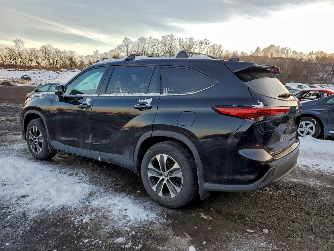 2022 TOYOTA HIGHLANDER HYBRID XLE photo 2