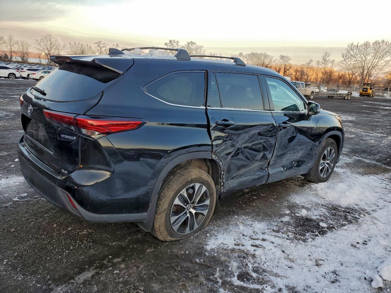 2022 TOYOTA HIGHLANDER HYBRID XLE photo 3