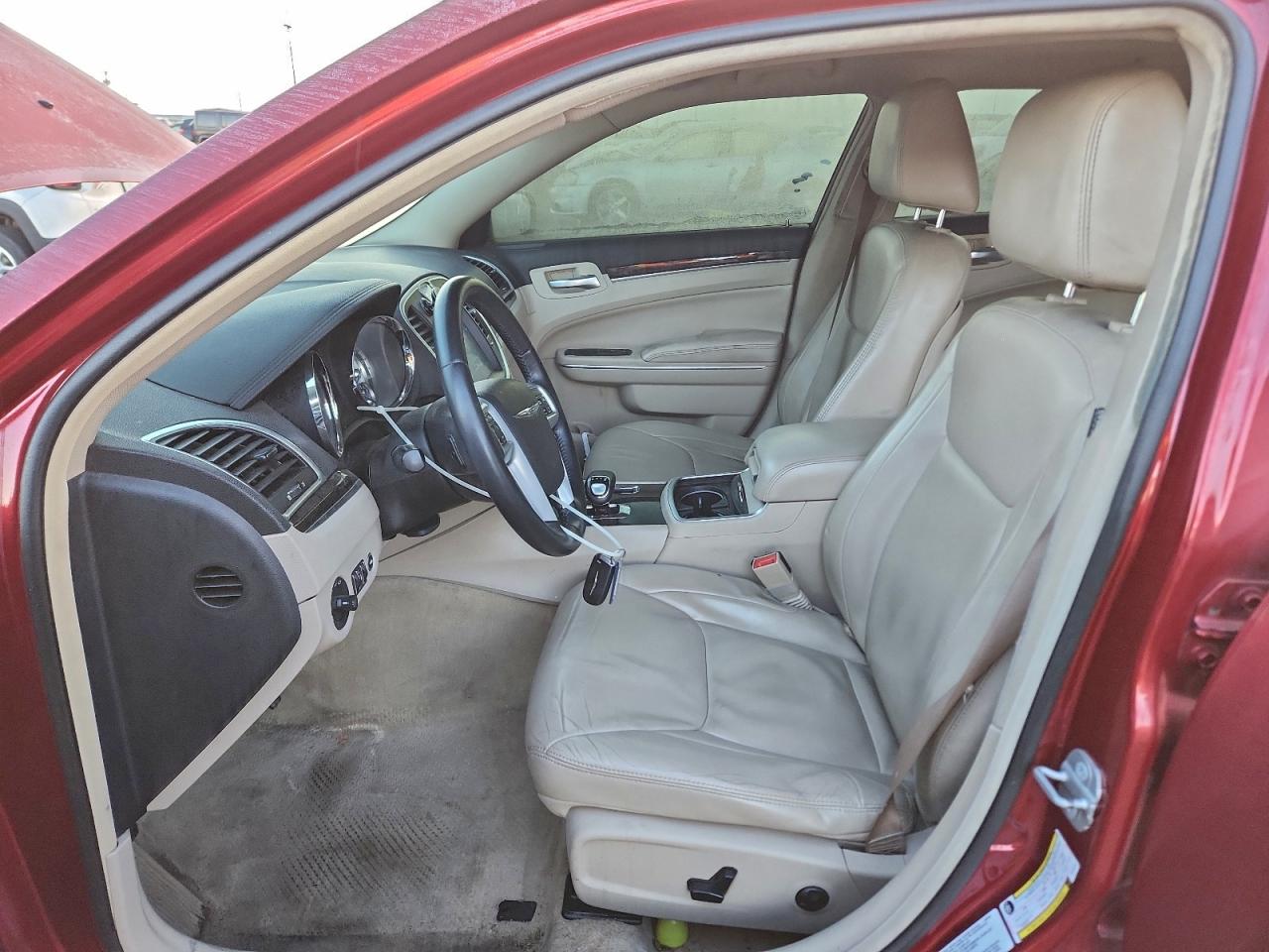 2014 CHRYSLER 300 photo 13