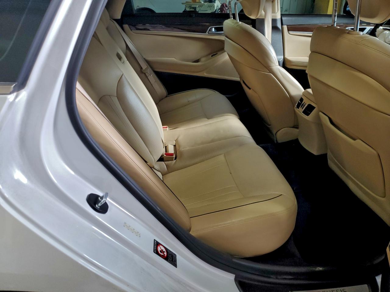 2015 HYUNDAI GENESIS 3.8L photo 19