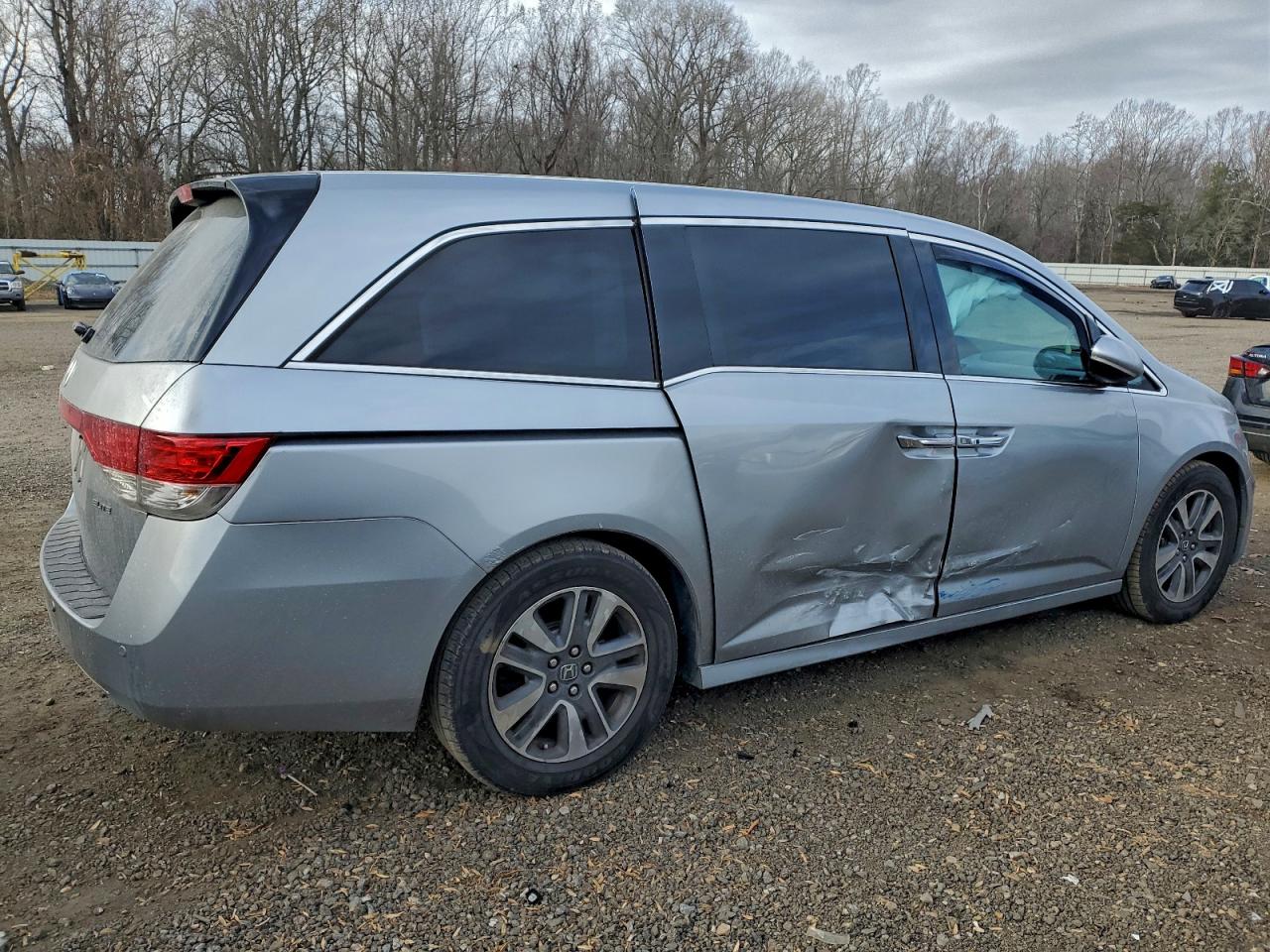 2016 HONDA ODYSSEY TOURING photo 3