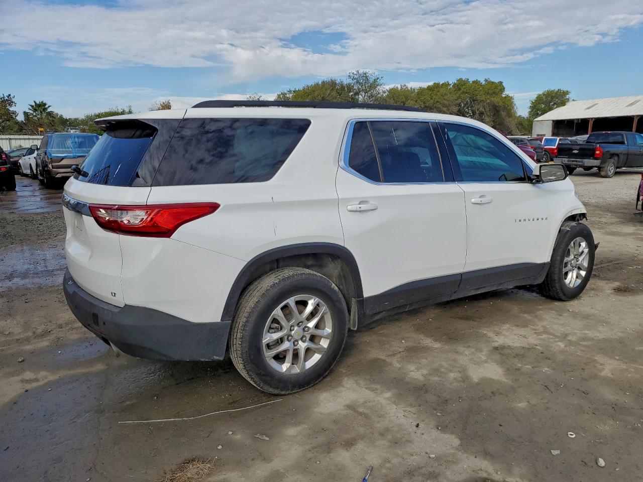 2020 CHEVROLET TRAVERSE LT photo 5