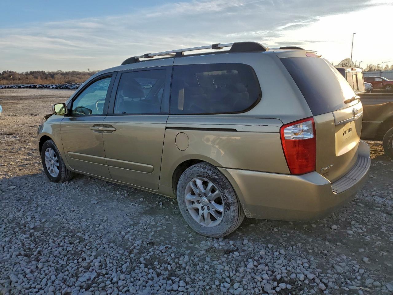 2006 KIA SEDONA EX photo 2