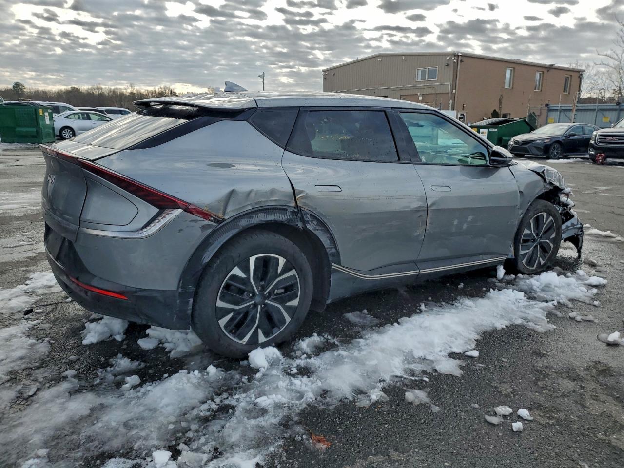 2024 KIA EV6 LIGHT photo 3