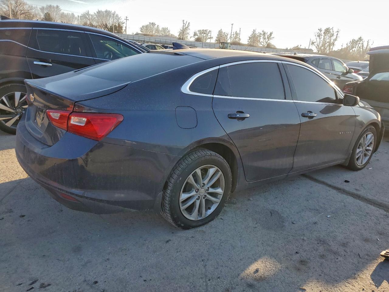 2016 CHEVROLET MALIBU LT photo 3