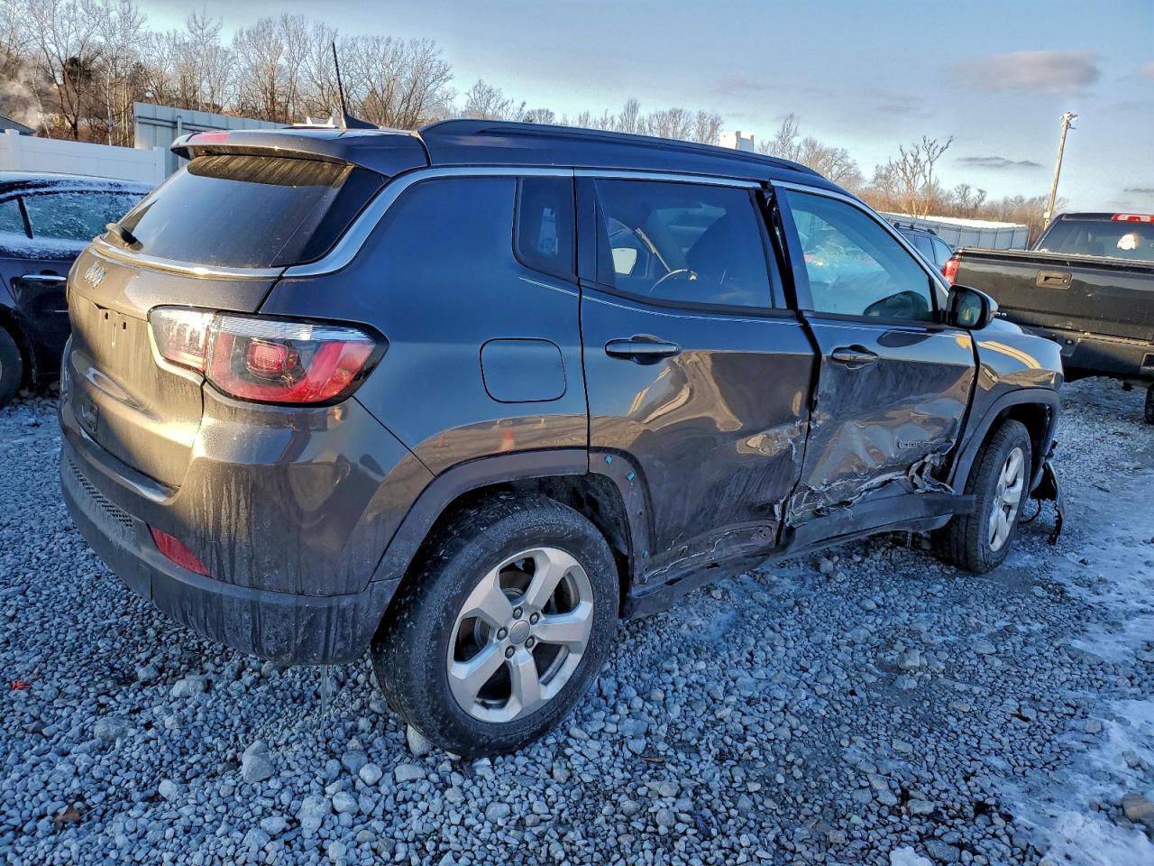 2017 JEEP COMPASS LATITUDE photo 3