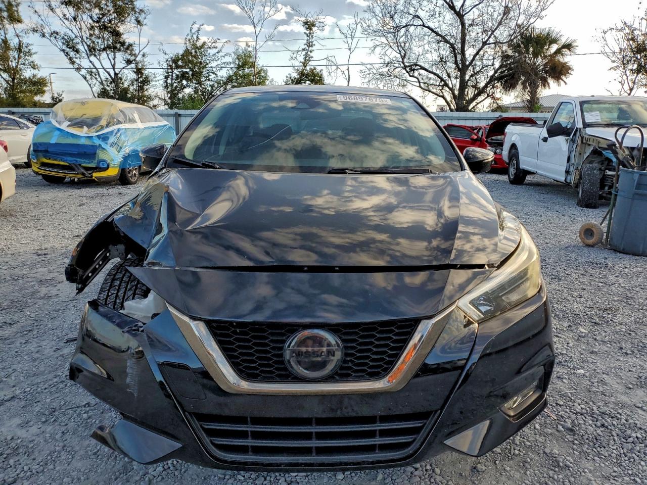 2020 NISSAN VERSA SR photo 5