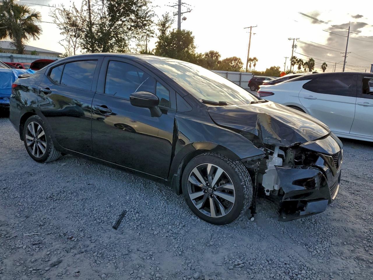 2020 NISSAN VERSA SR photo 4