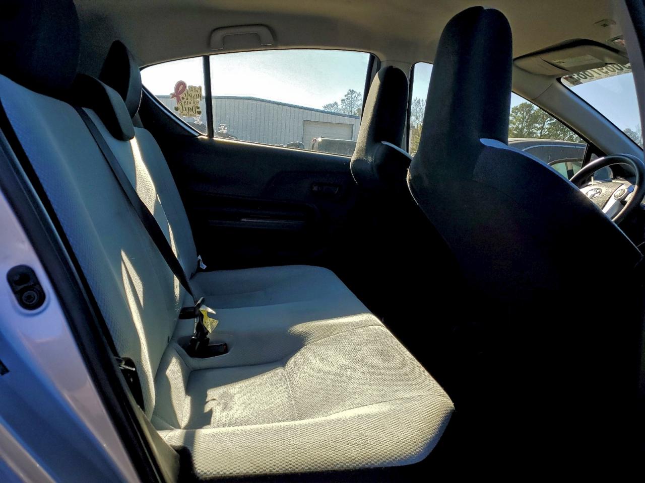 2015 TOYOTA PRIUS C photo 19