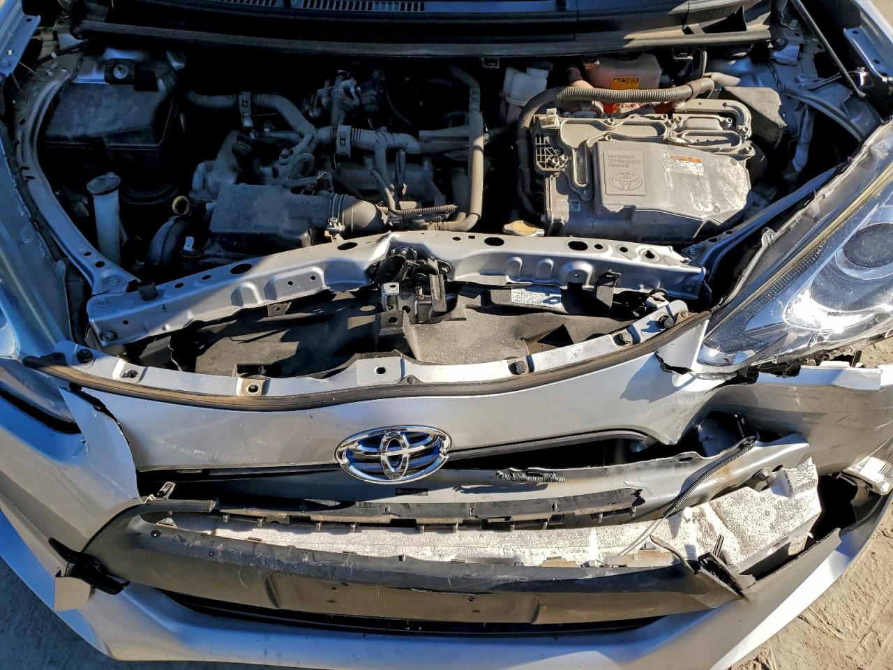 2015 TOYOTA PRIUS C photo 21