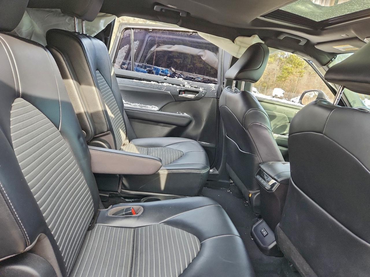 2022 TOYOTA HIGHLANDER XSE photo 11