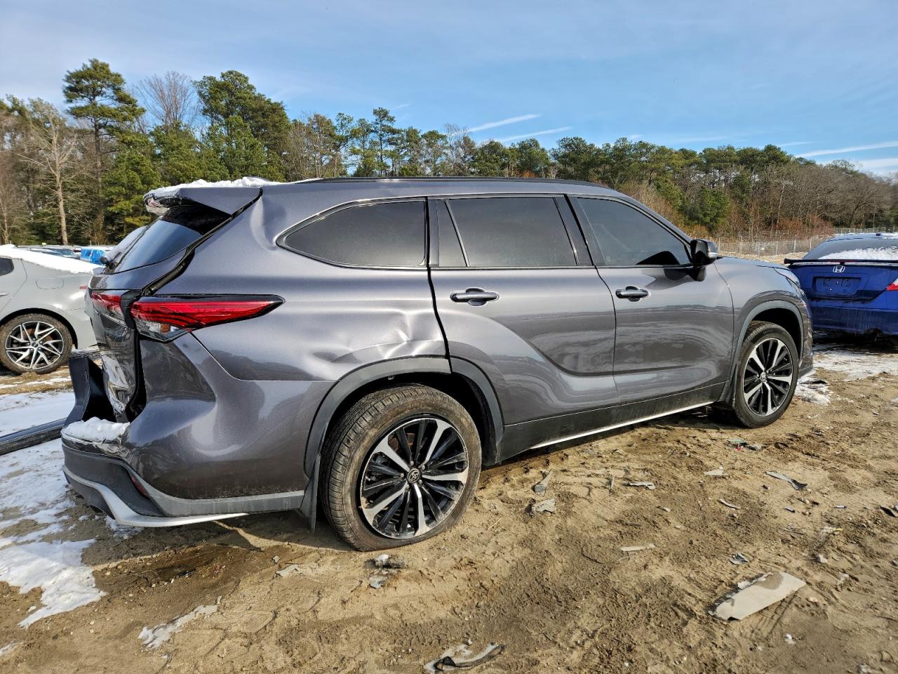 2022 TOYOTA HIGHLANDER XSE photo 3