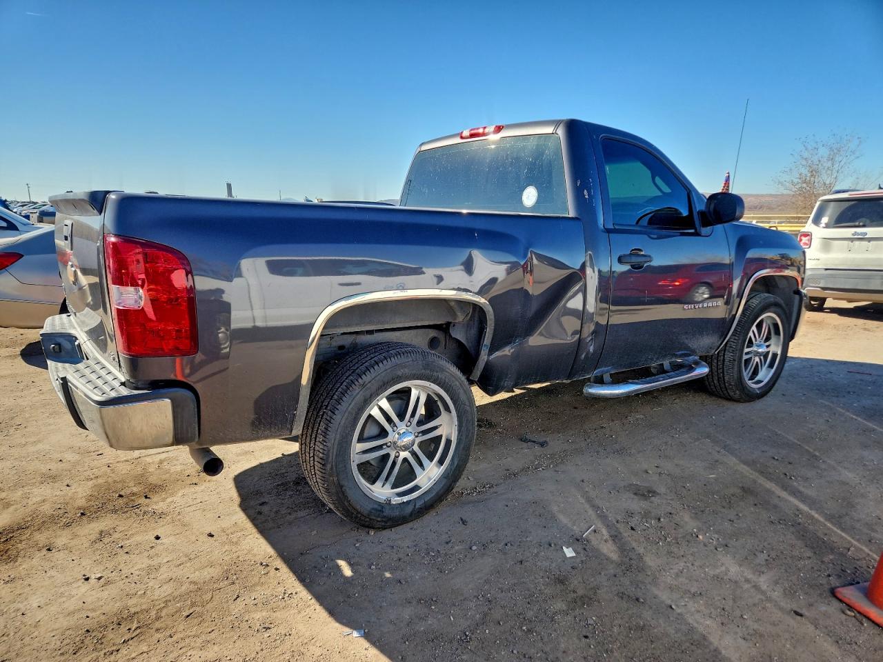 2010 CHEVROLET SILVERADO C1500 photo 3