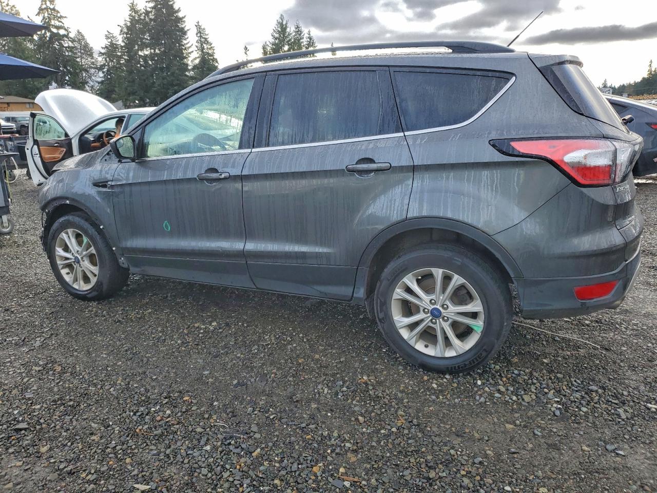 2018 FORD ESCAPE SE photo 2