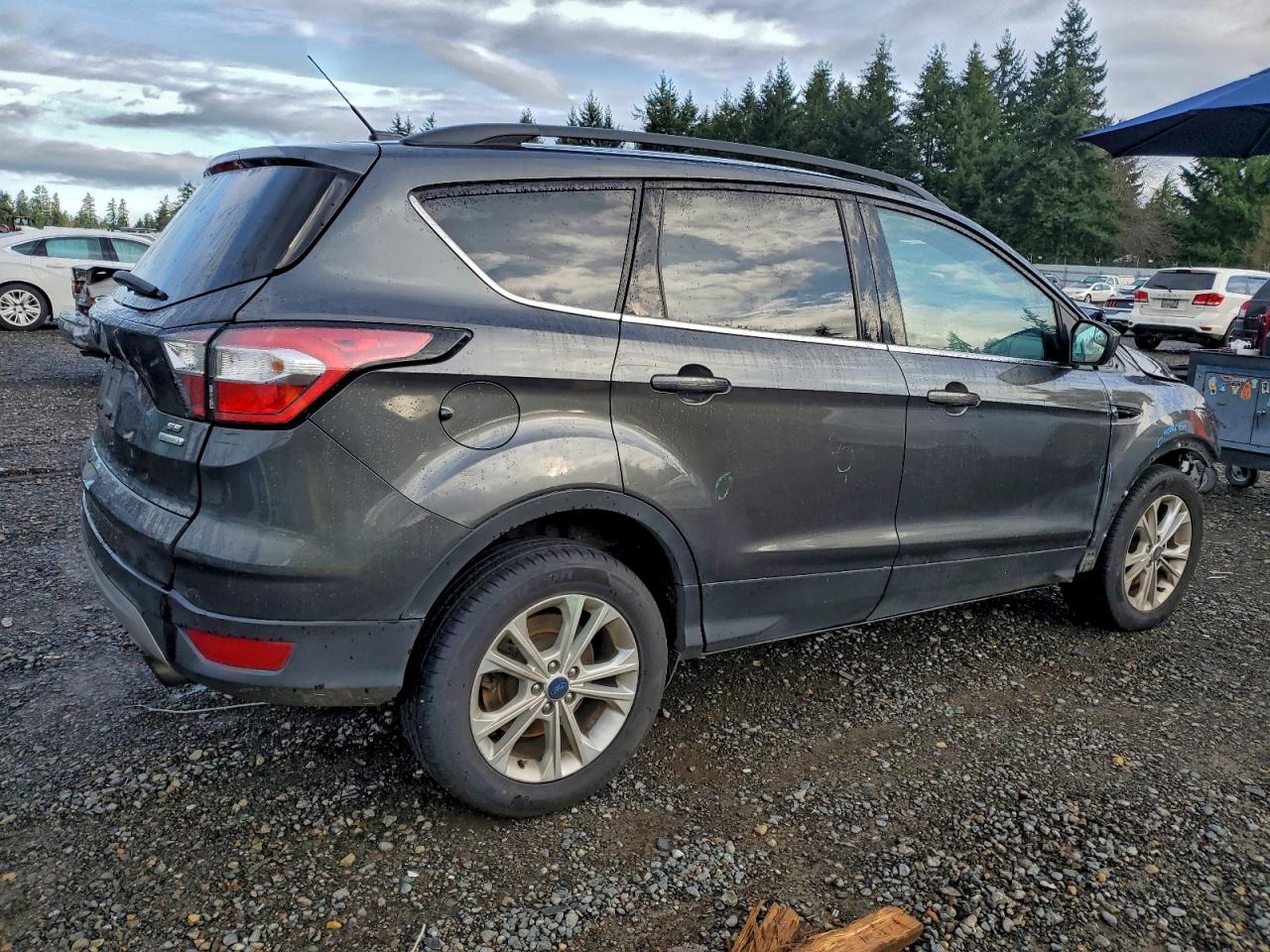 2018 FORD ESCAPE SE photo 3