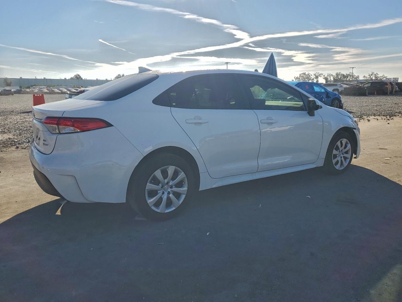 2025 TOYOTA COROLLA LE photo 3