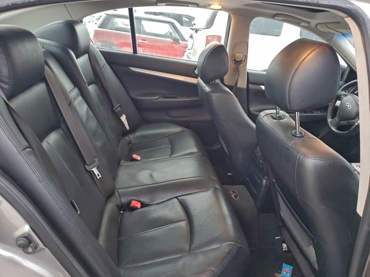 2009 INFINITI G37 photo 28
