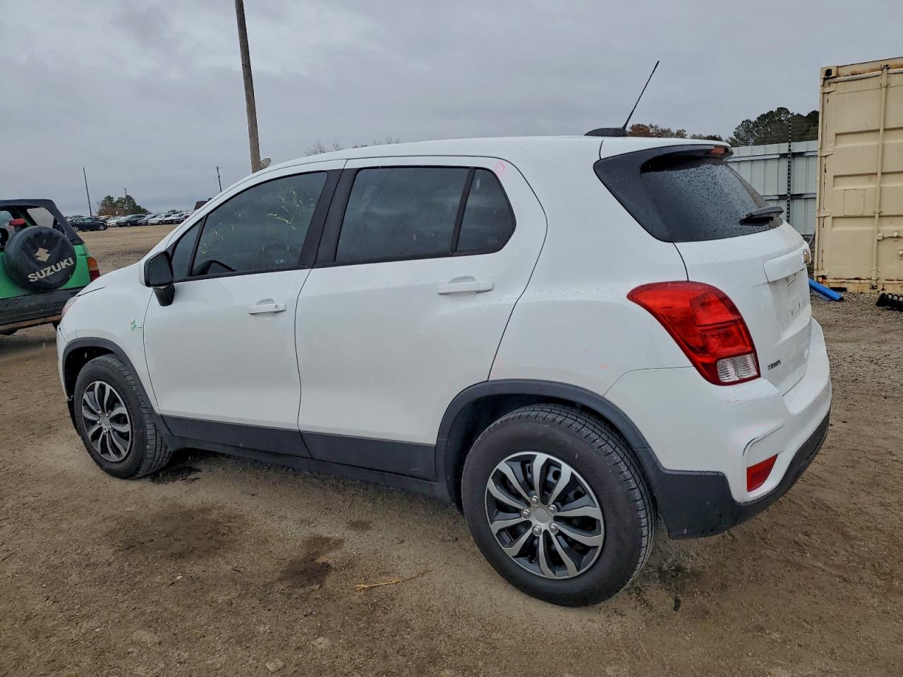 2018 CHEVROLET TRAX LS photo 3