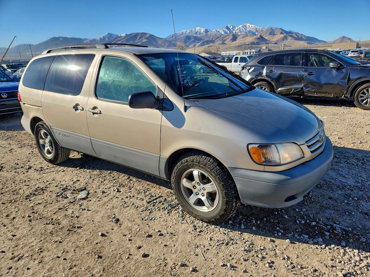 2001 TOYOTA SIENNA LE photo 7