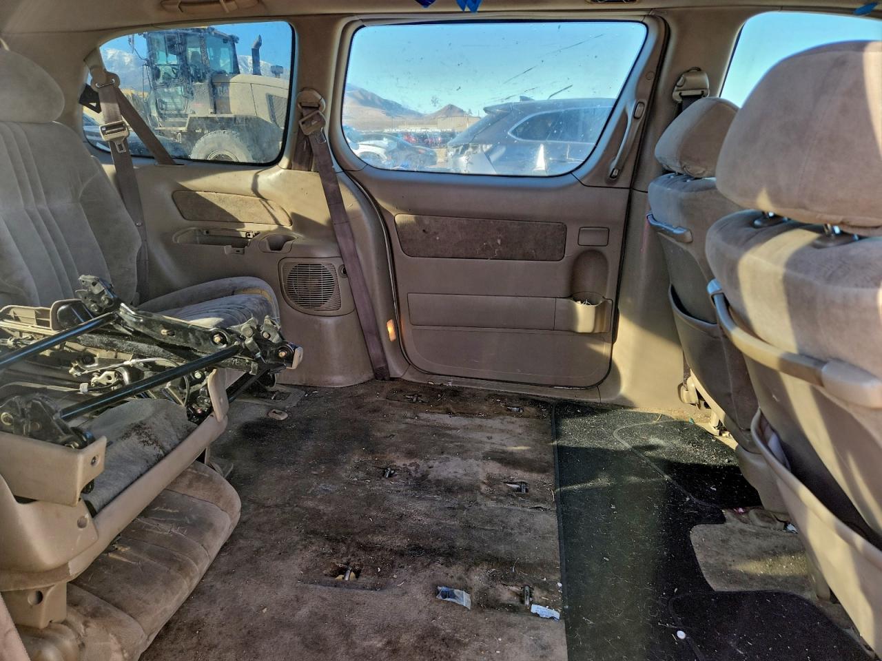 2001 TOYOTA SIENNA LE photo 21