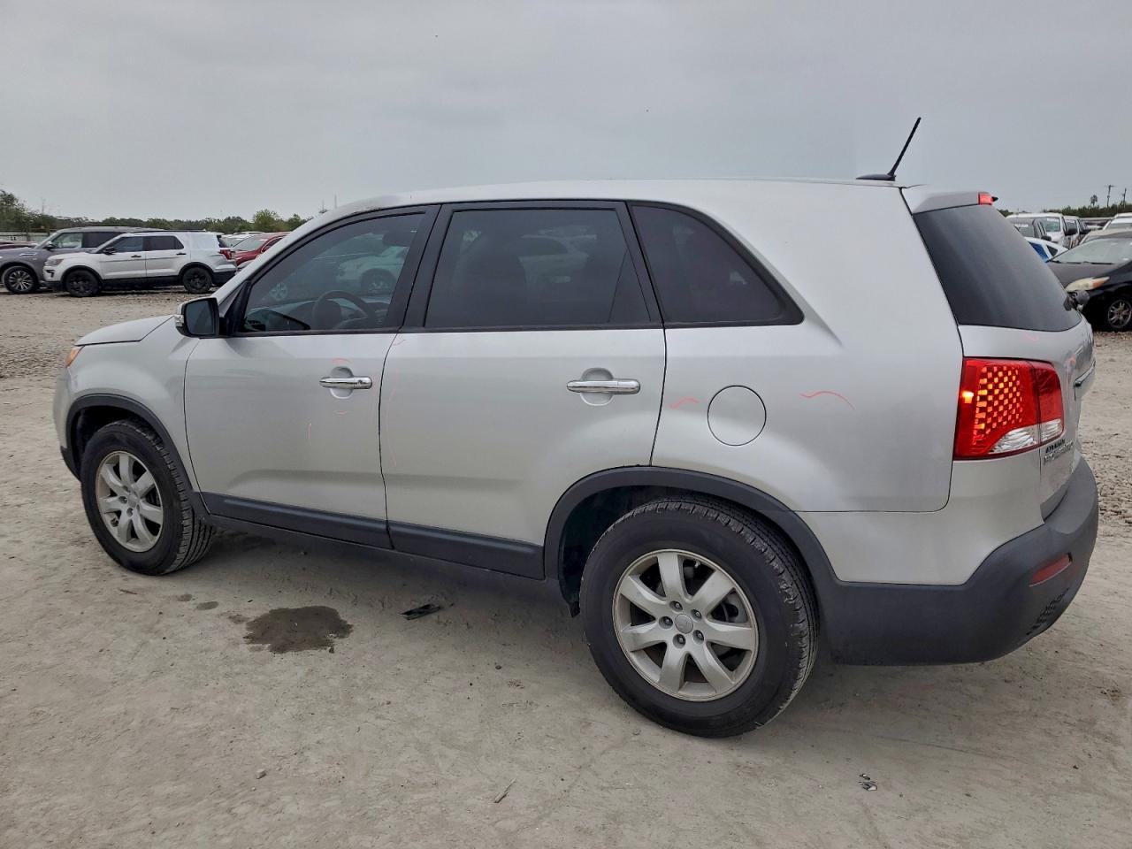 2013 KIA SORENTO LX photo 3
